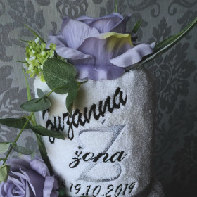 tort z ręczników na prezent ślubny Żona Mąż